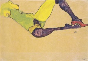 横になっている女性の裸の胴体